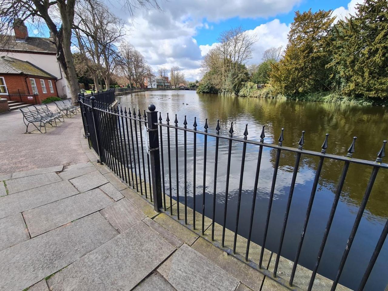 Samuels' A Duplex Apartment By Spires Accommodation In Lichfield City Centre 외부 사진