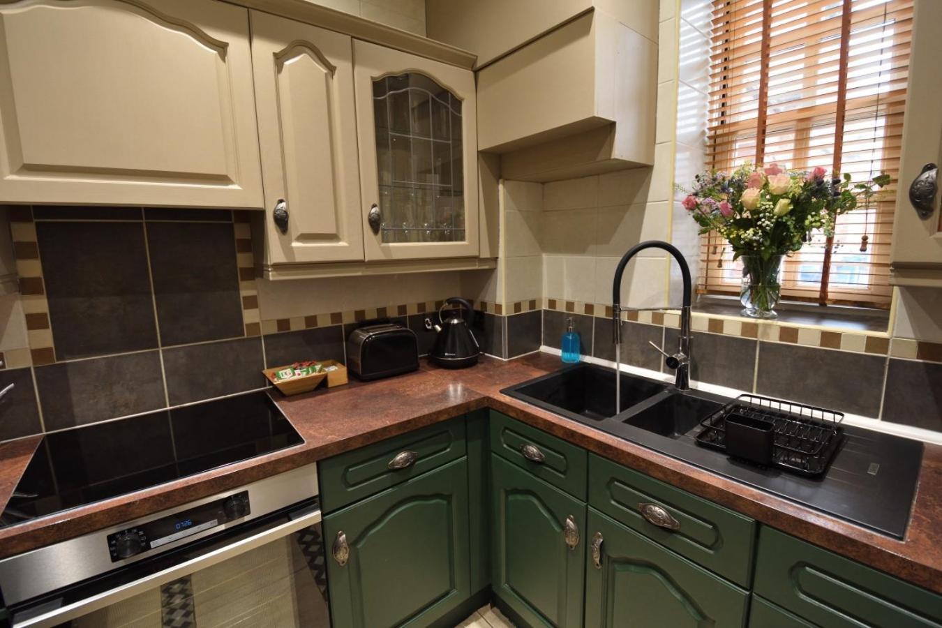 Samuels' A Duplex Apartment By Spires Accommodation In Lichfield City Centre 외부 사진